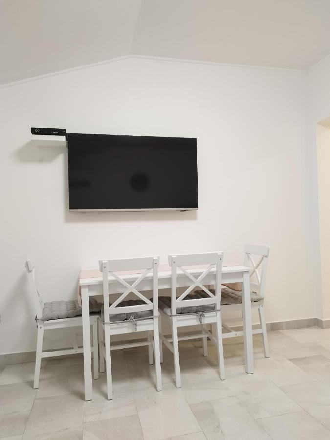 Tonis Apartment บูเย ภายนอก รูปภาพ