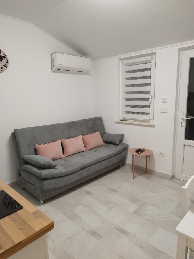 Tonis Apartment บูเย ภายนอก รูปภาพ