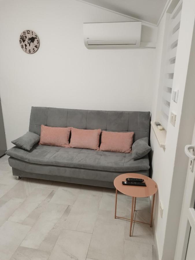 Tonis Apartment บูเย ภายนอก รูปภาพ