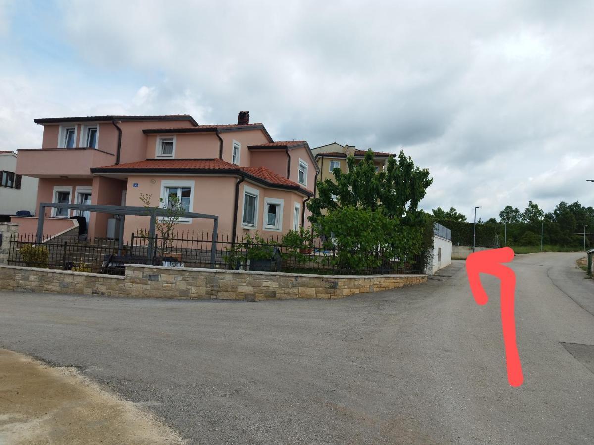 Tonis Apartment บูเย ภายนอก รูปภาพ
